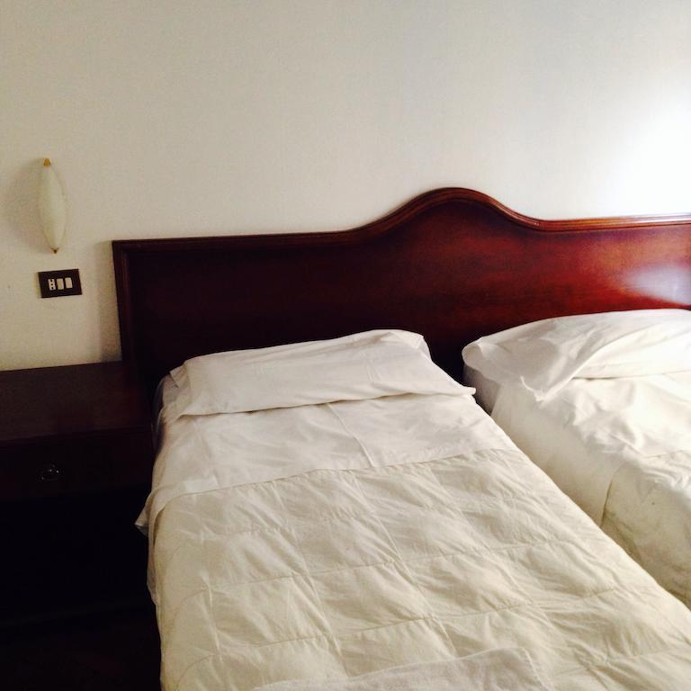 Hotel Medea Milán Habitación foto