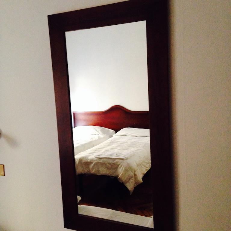 Hotel Medea Milán Habitación foto