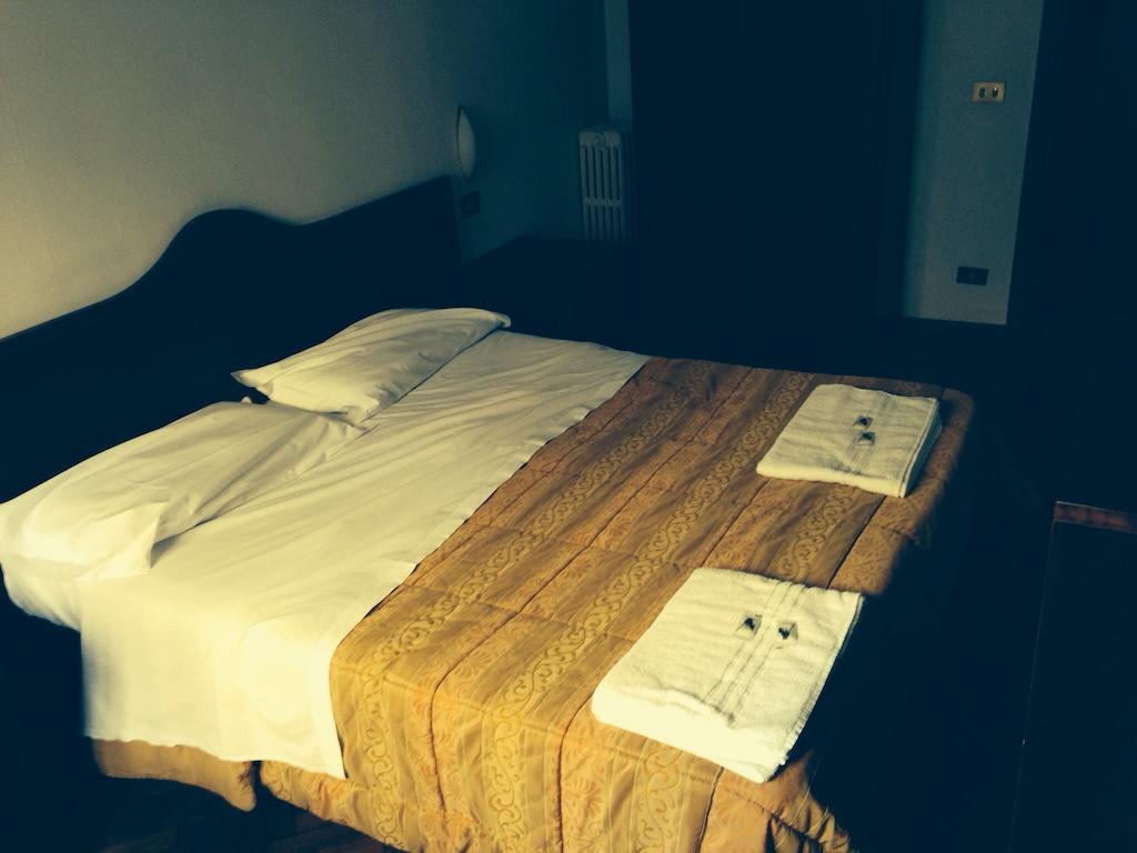 Hotel Medea Milán Habitación foto